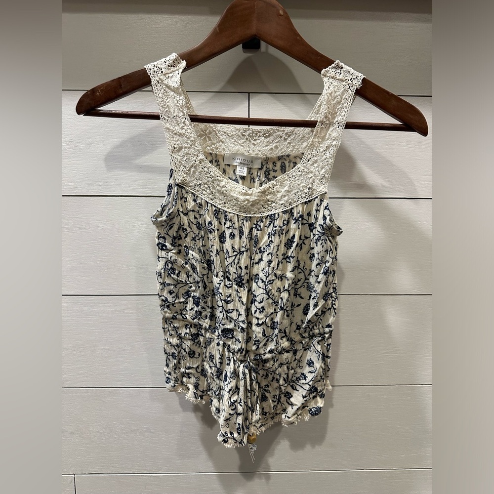 Kirious Los Angles Floral Lace Trim Women's Top- size X-Small